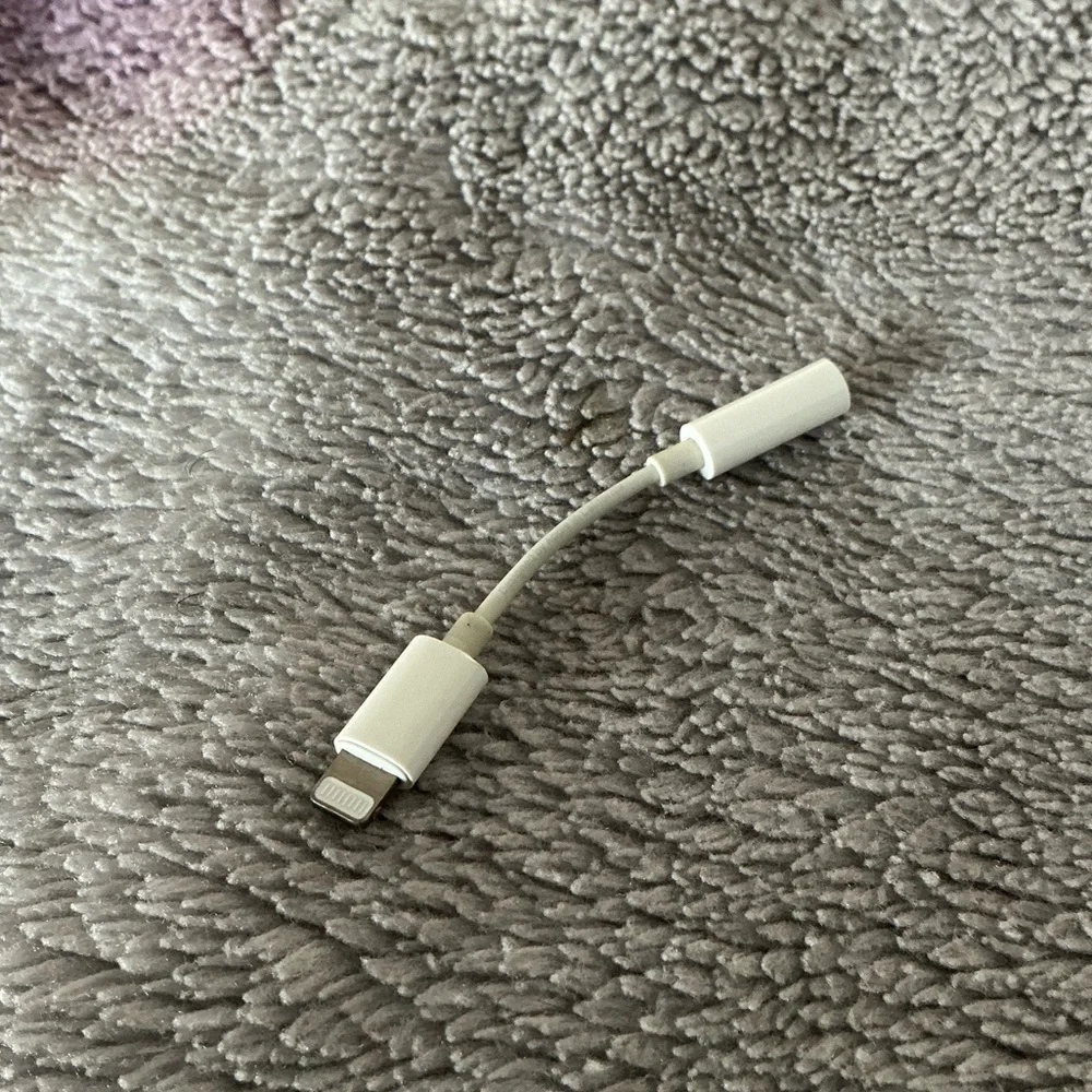 Apple Lightning to 3.5mm Headphone Adapter
